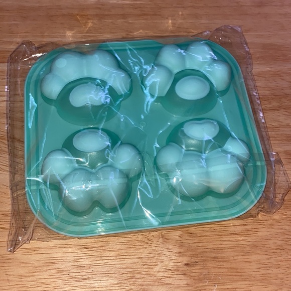 Silicone Paw Ice Cube Tray by CatLadyBox NWT - Picture 2 of 3